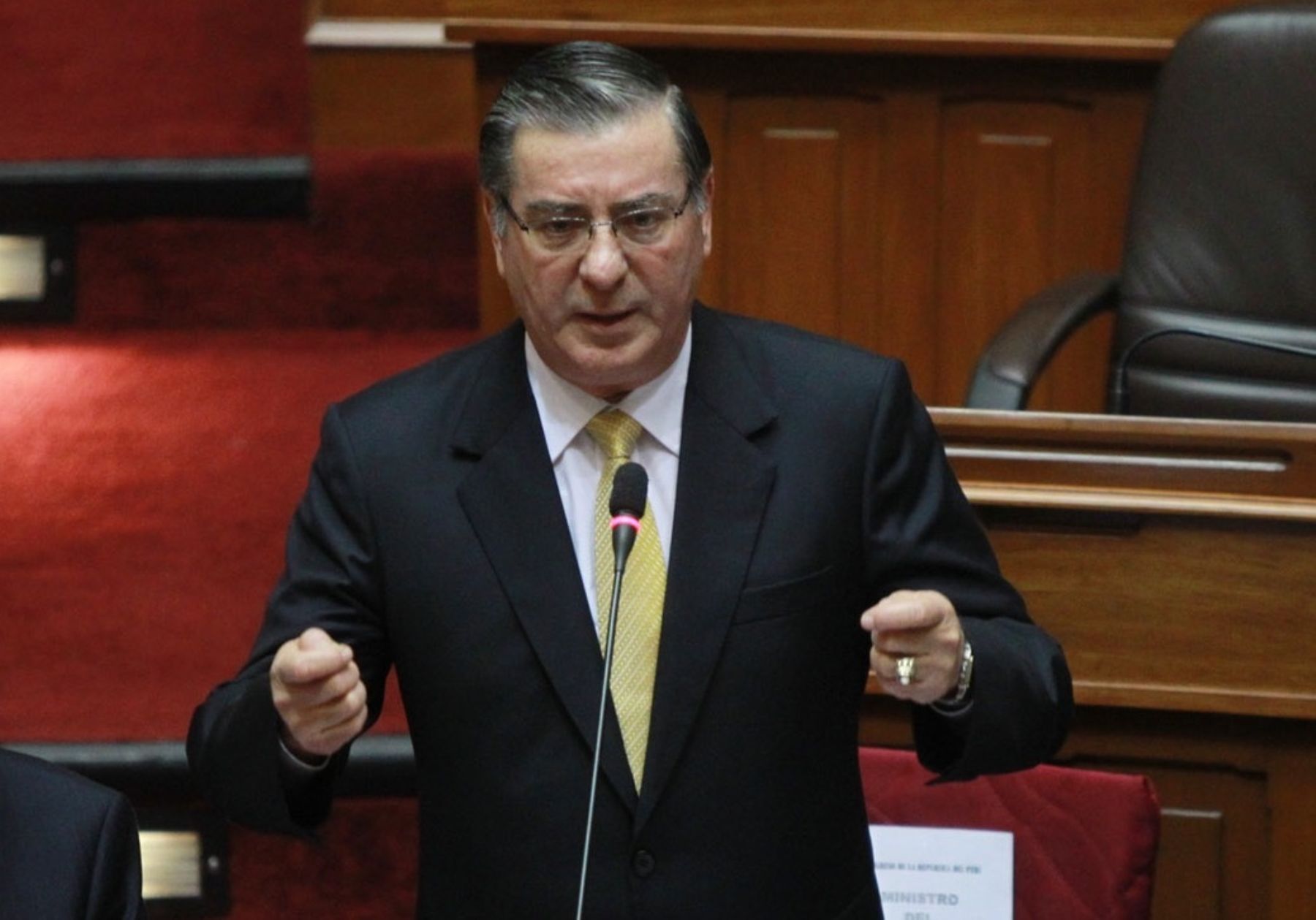 Ministro del Interior, Óscar Valdés, durante su presentación en el Pleno del Congreso de la República.
Foto:ANDINA/Carlos Lezama