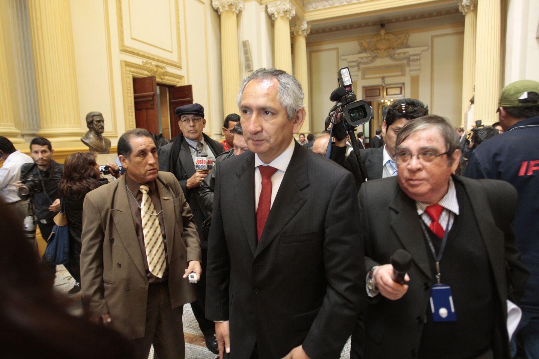 Ministro de Vivienda, Rene Cornejo, declara a la prensa luego de asistir al Pleno del Congreso de la República.
Foto: ANDINA/Jack Ramón