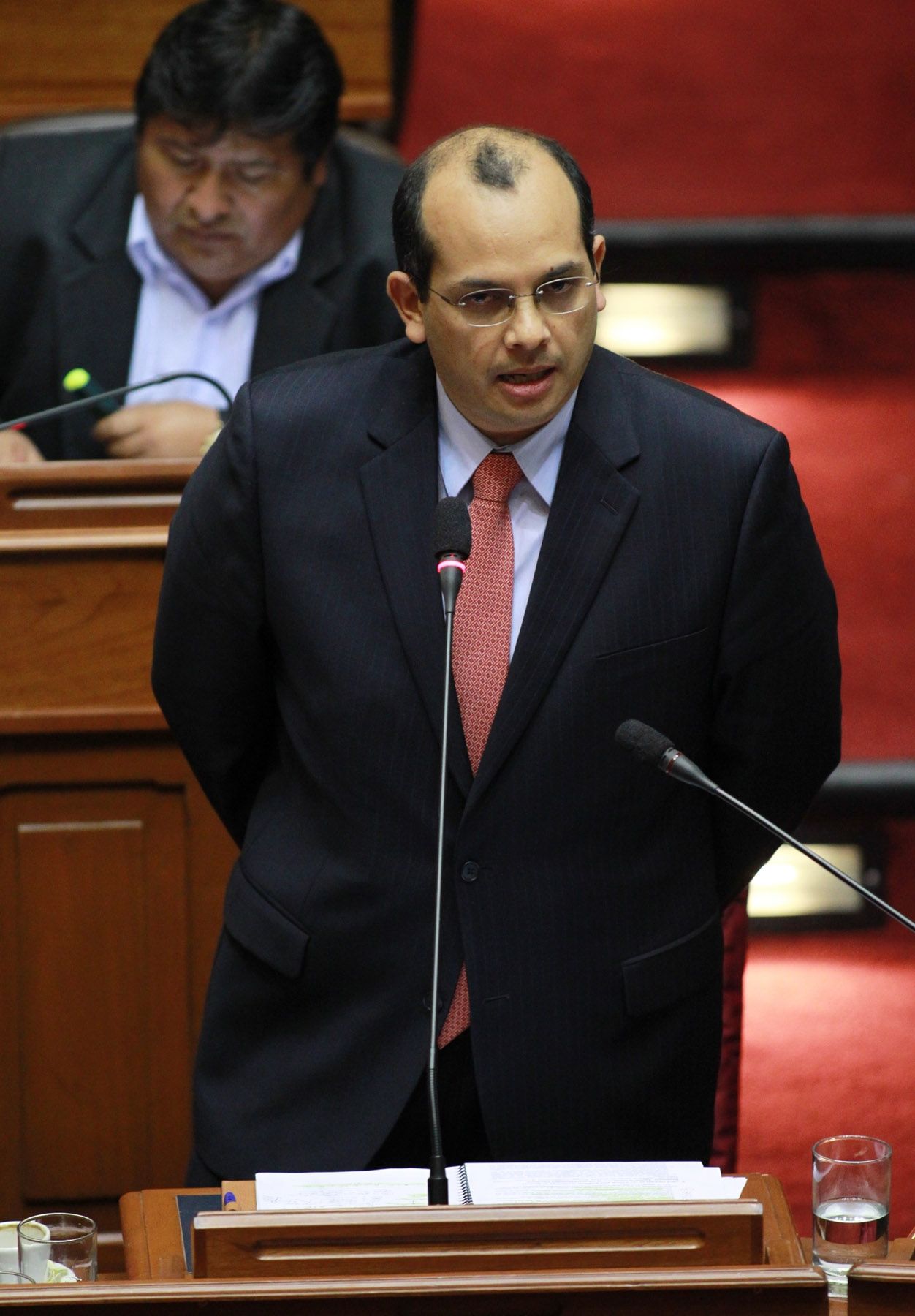 Ministro de Economía ,Miguel Castilla, durante su presentación en el Pleno del Congreso de la República.

Foto:ANDINA/Carlos Lezama.