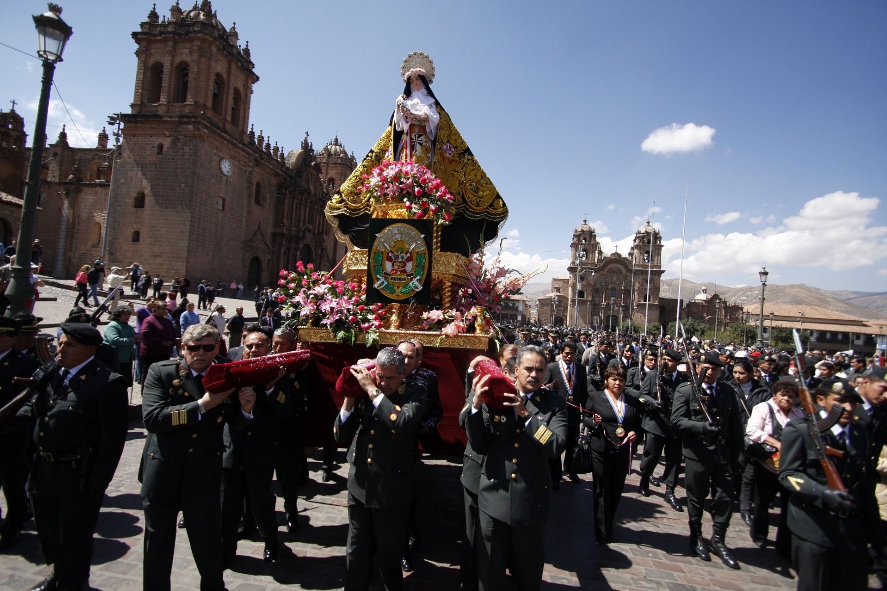 Policía de Cusco rindió emotivo homenaje a Santa Rosa de Lima. Foto: ANDINA/Percy Hurtado.