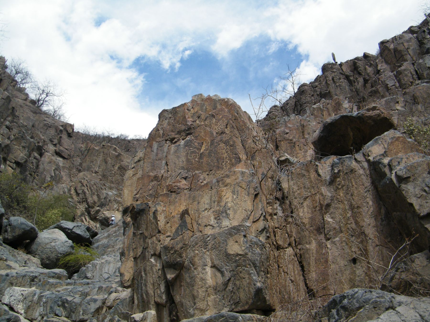 Petroglifos hallados dentro del área de conservación regional Bosque Huacrupe-La Calera, en Lambayeque.