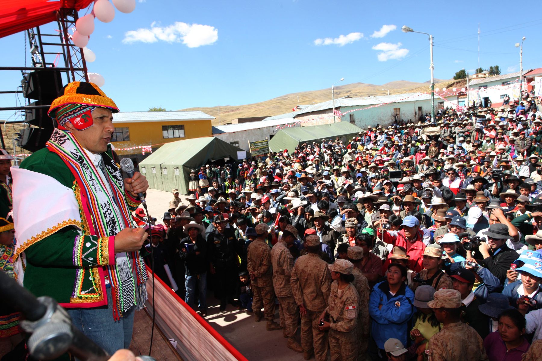 Presidente de la República, Ollanta Humala, viajó a Cusco para entregar ayuda humanitaria a población afectada por heladas.
Foto: ANDINA/MIMDES/ Jhony Laurente