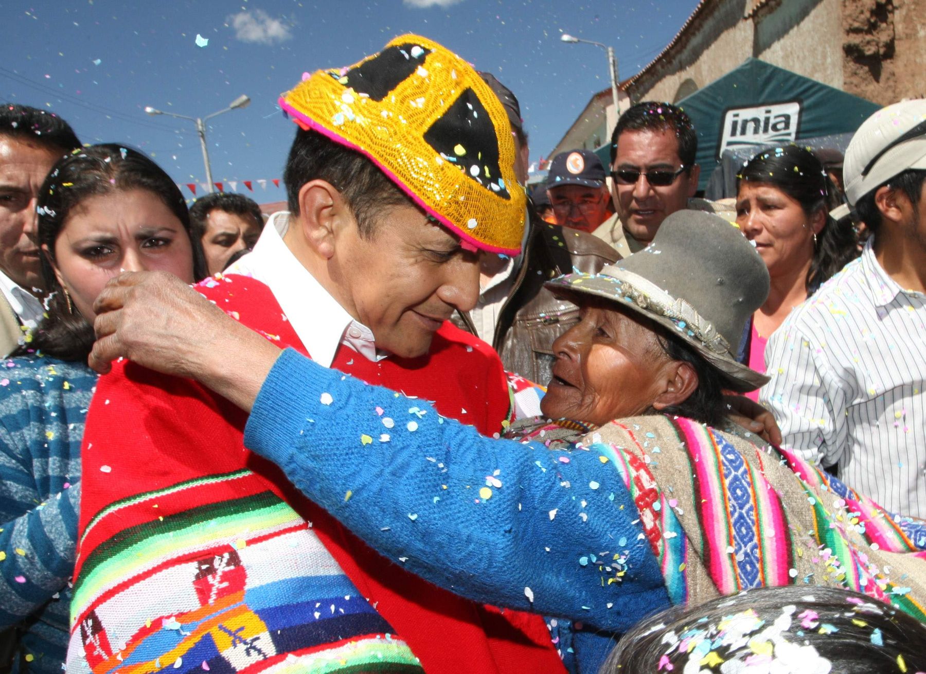Presidente de la República,  Ollanta Humala, entregó ayuda humanitaria a pobladores de localidades de Quehue y Checca (Cusco) afectados por heladas.Foto: ANDINA/Mimdes/Jhony Laurente