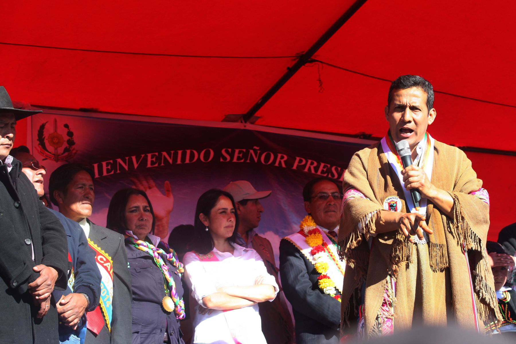 Presidente de la República, Ollanta Humala, lleva ayuda social a  los pobladores afectados por heladas, en los distritos de Umachiri y  Tirapata del departamento de Puno.
Foto: ANDINA/Mimdes/Jhony Laurente