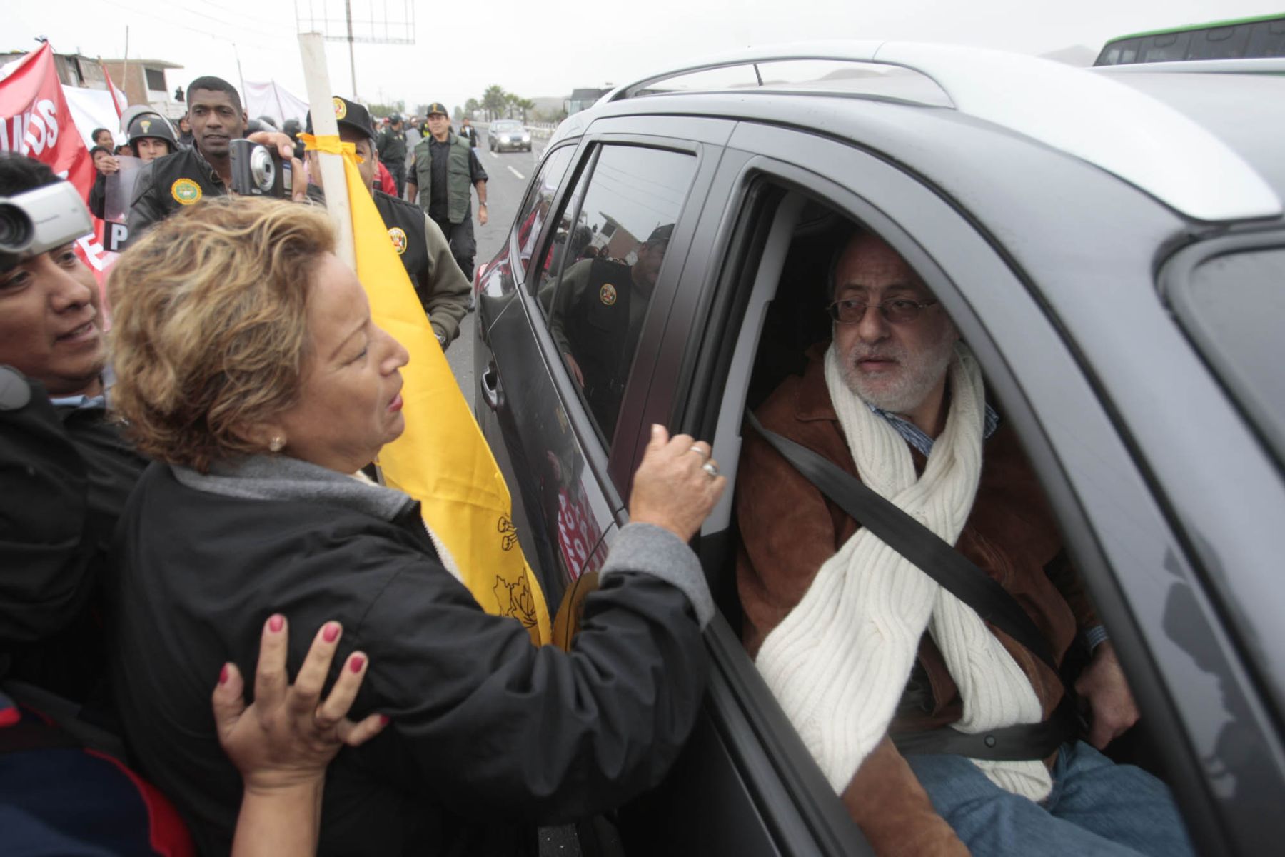 Presidente del Congreso, Daniel Abugattás, se reunió esta mañana con autoridades y pobladores de la provincia de Cañete, en el departamento de Lima.
 Foto: ANDINA/Jack Ramón.