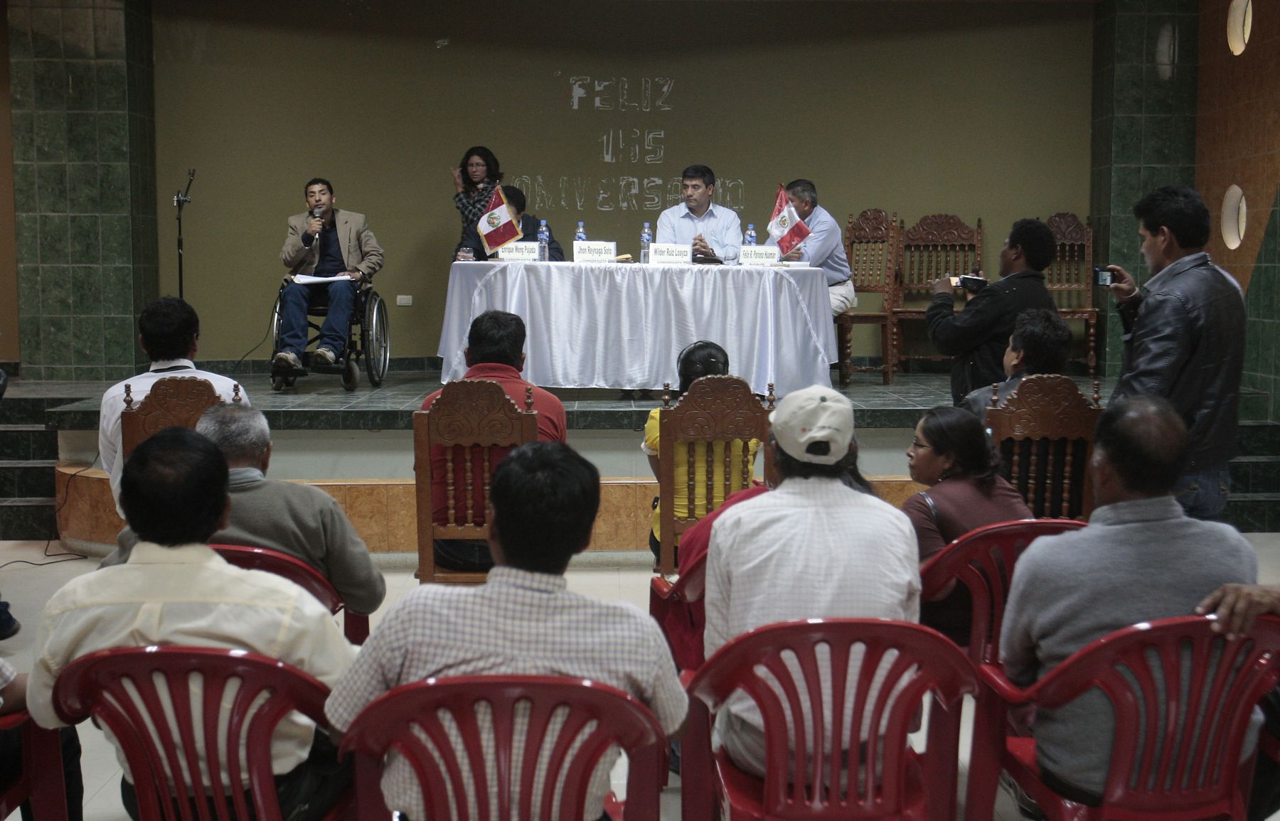 Congresista Jhon Reynaga de Gana Perú, durante jornada de trabajo descentralizado del Congreso de la República, en el distrito de Humay en Ica.
Foto:ANDINA/Jack Ramón