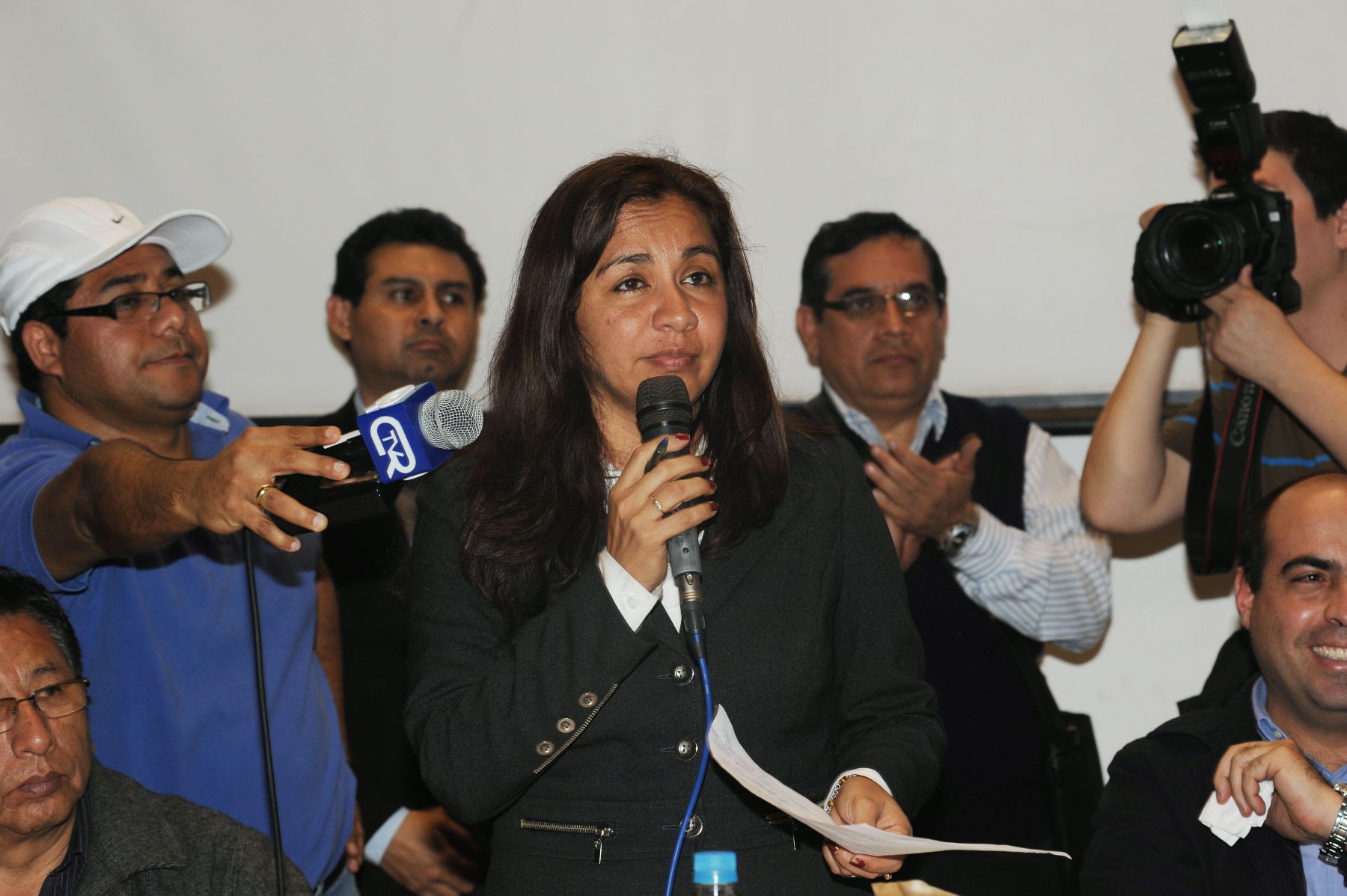 La legisladora Marisol Espinoza Cruz, presidió hoy una audiencia pública descentralizada en el Centro Cultural de Chincha.
 Foto: ANDINA/CDR