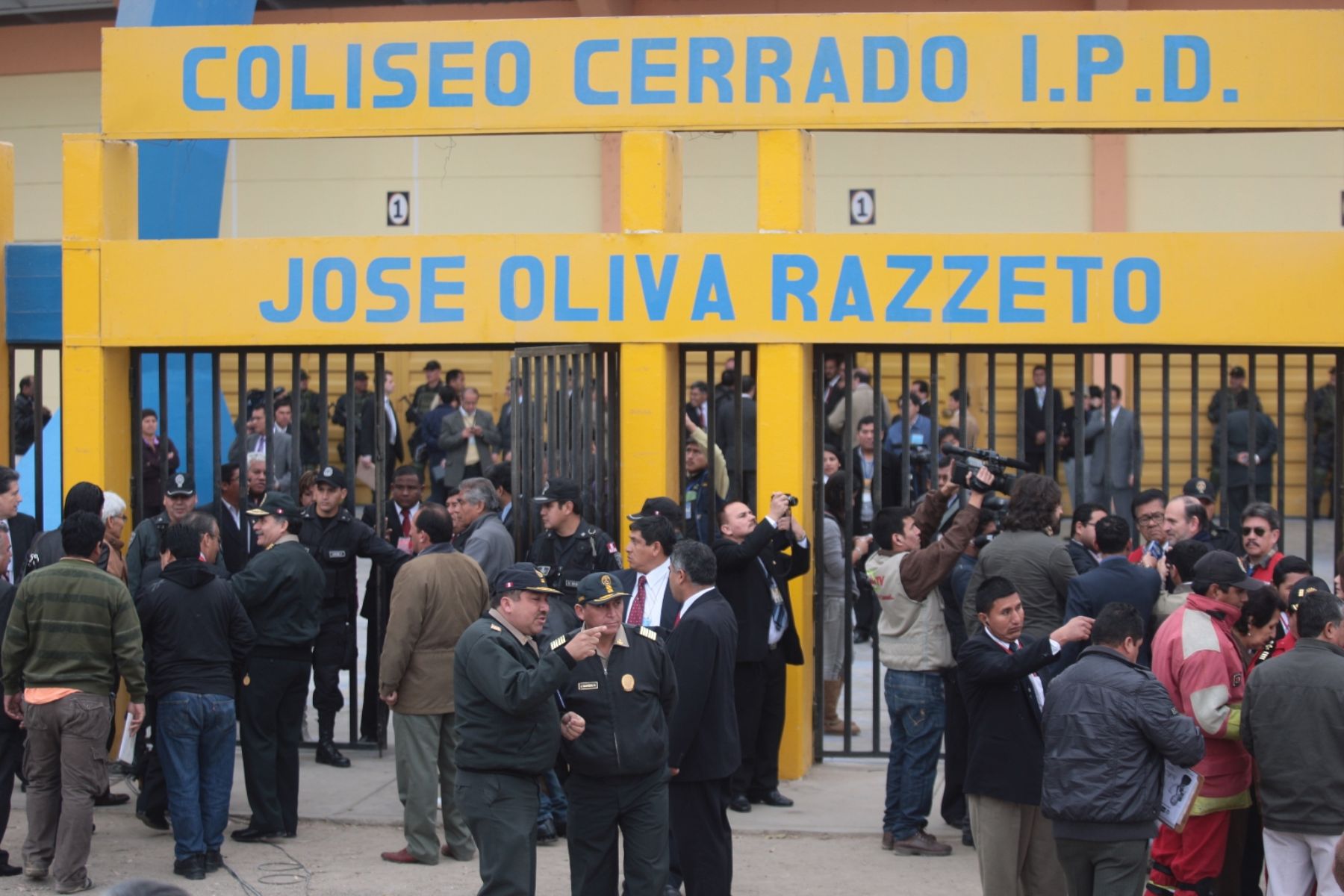 Exteriores del Coliseo cerrado José Oliva de Ica donde se desarrolla el Pleno del Congreso Descentralizado.

Foto: ANDINA/Juan Carlos Guzmán Negrini.