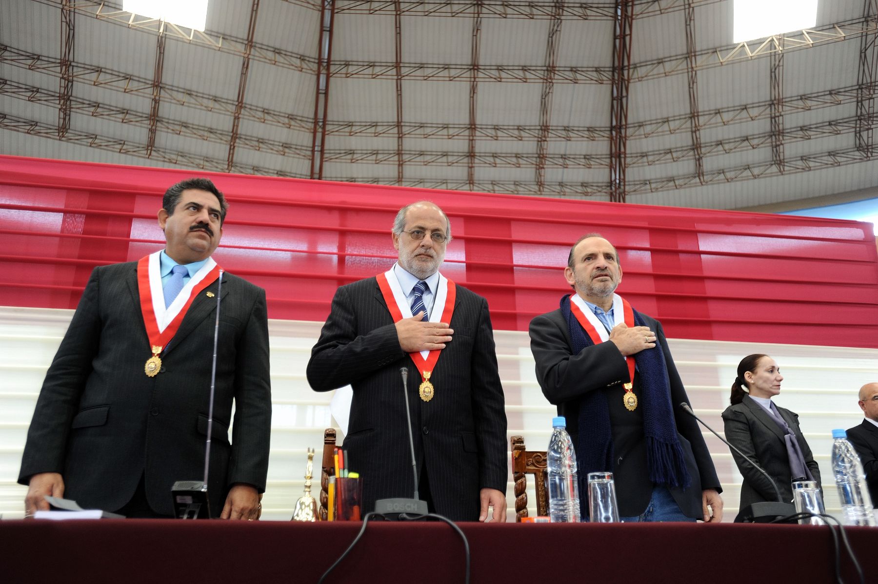 Presidente del Parlamento, Daniel Abugattás Majluf, dirige sesión descentralizada del Pleno del Congreso, en el coliseo cerrado José Oliva Razzeto de la ciudad de Ica. 

Foto: ANDINA/ CDR