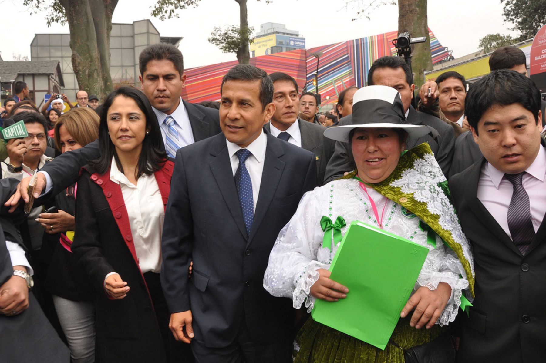 Presidente de la República, Ollanta Humala, junto a la Primera Dama de la Nación, Nadine Heredia, en Feria Gastronómica Mistura 2011. Foto: ANDINA/Presidencia de la República