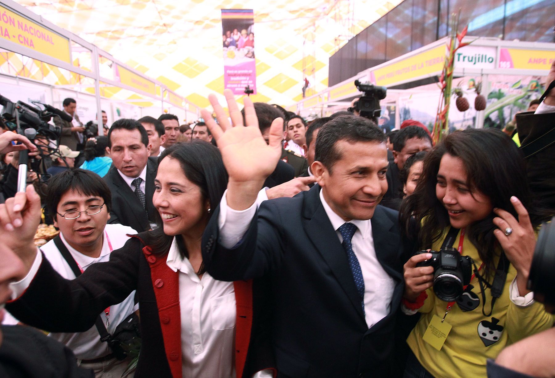 Presidente de la República, Ollanta Humala, junto a la Primera Dama de la Nación, Nadine Heredia, en Feria Gastronómica Mistura 2011. 
Foto: ANDINA/Carlos Lezama.