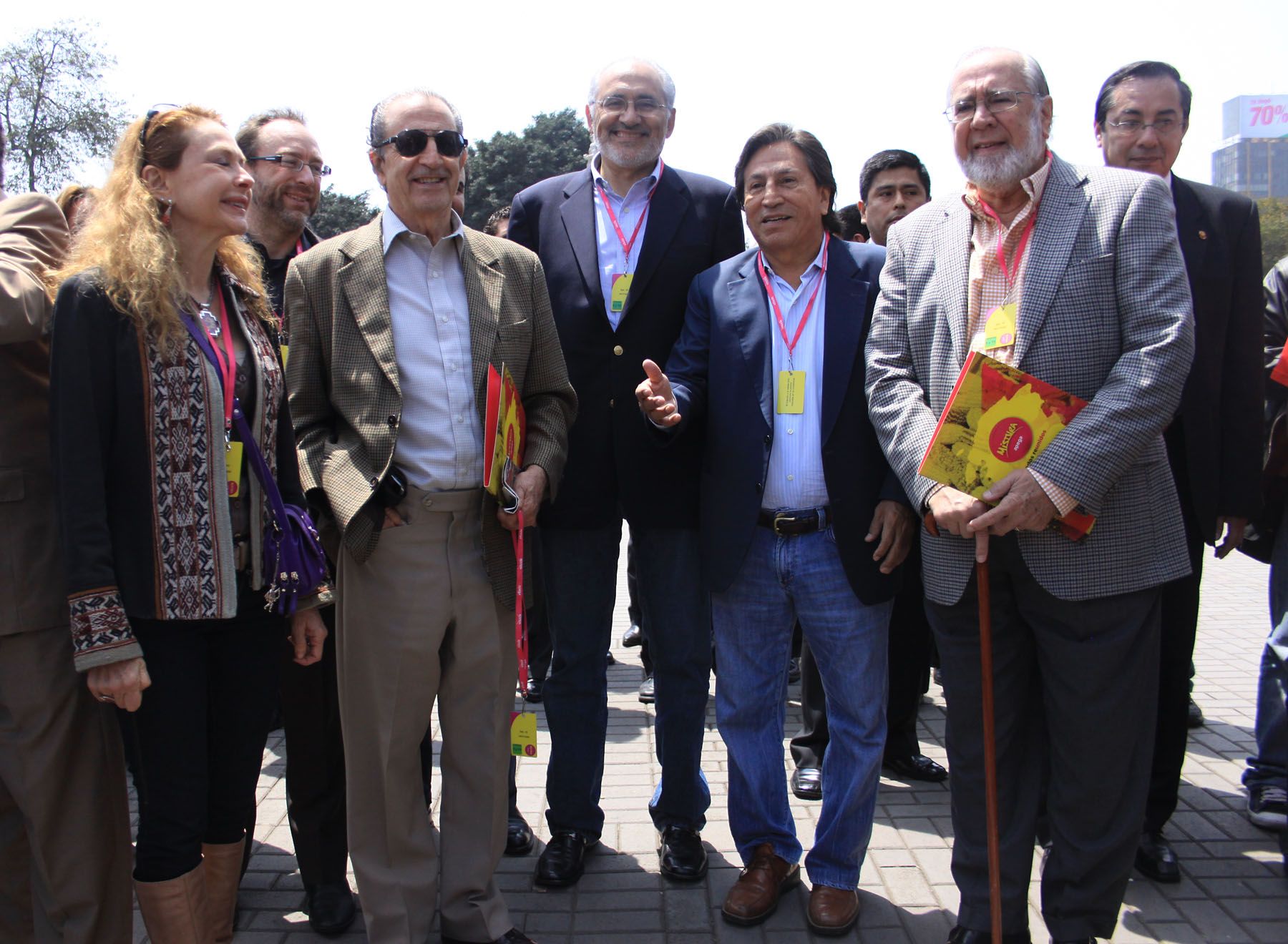 Ex presidentes latinoamericanos visitaron en Lima la Feria Gastronómica Mistura. De izquierda a derecha, Rodrigo Borja (Ecuador), Carlos Mesa (Bolivia), Alejandro Toledo (Perú), Gustavo Noboa (Ecuador). 

Foto: ANDINA/Jessica Vicente