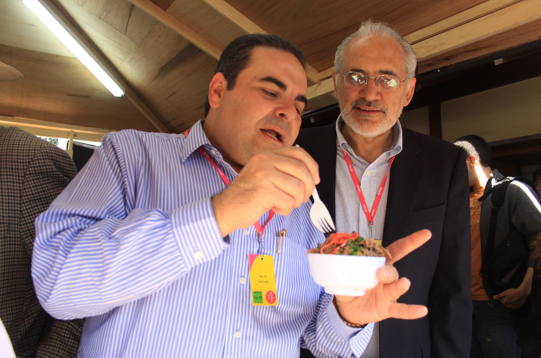 Ex presidente de El Salvador, Elías Antonio Saca (izquierda), y de Bolivia, Carlos Mesa. 

Foto: ANDINA/Jessica Vicente