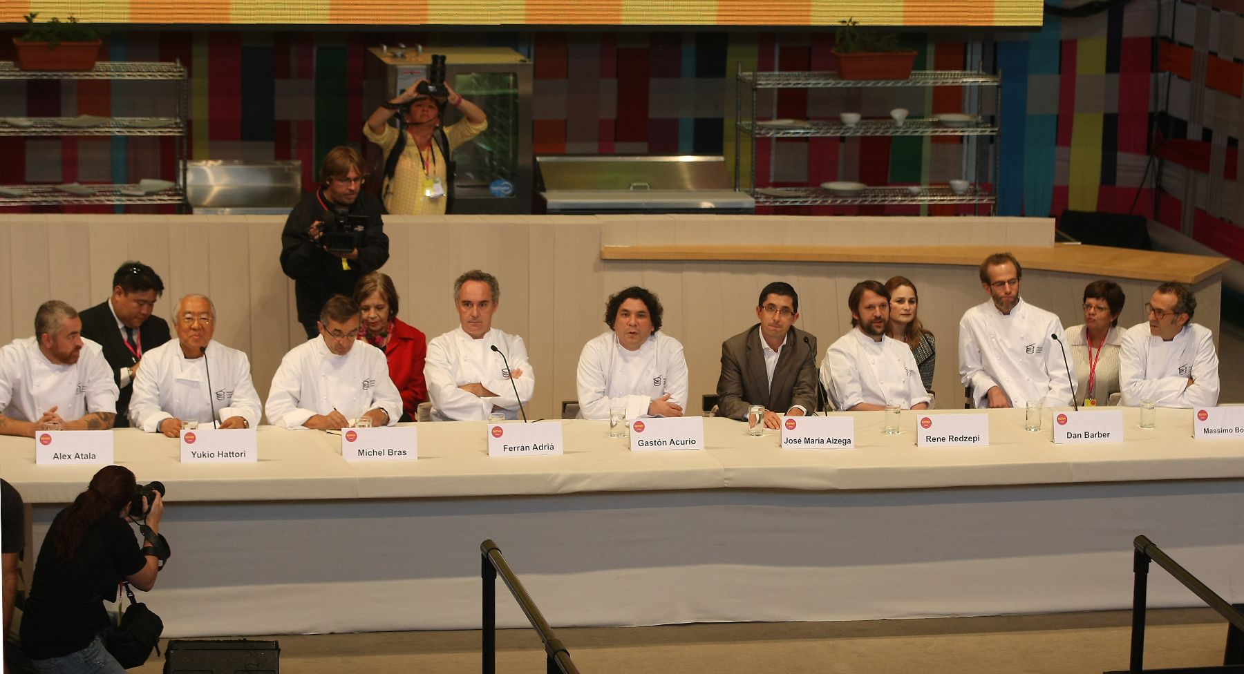 Los influyentes chefs que integran el denominado club del G9 presentaron hoy la Declaración de Lima en la Feria Mistura 2011.
Foto: ANDINA/ Vidal Tarqui