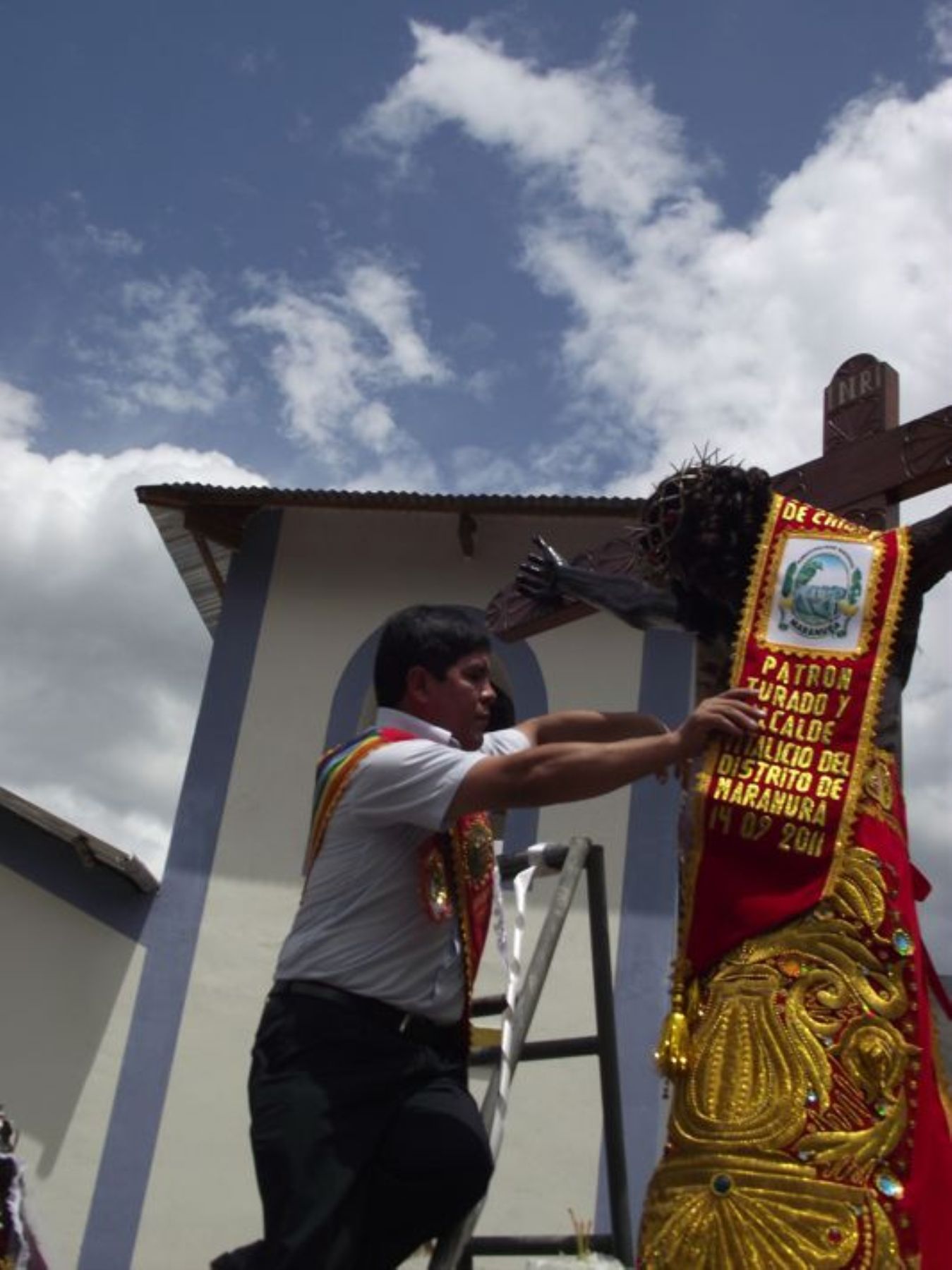 Señor Exaltación de Chinche fue declarado hoy Patrón Jurado y "alcalde vitalicio" del distrito de Maranura, en Cusco.