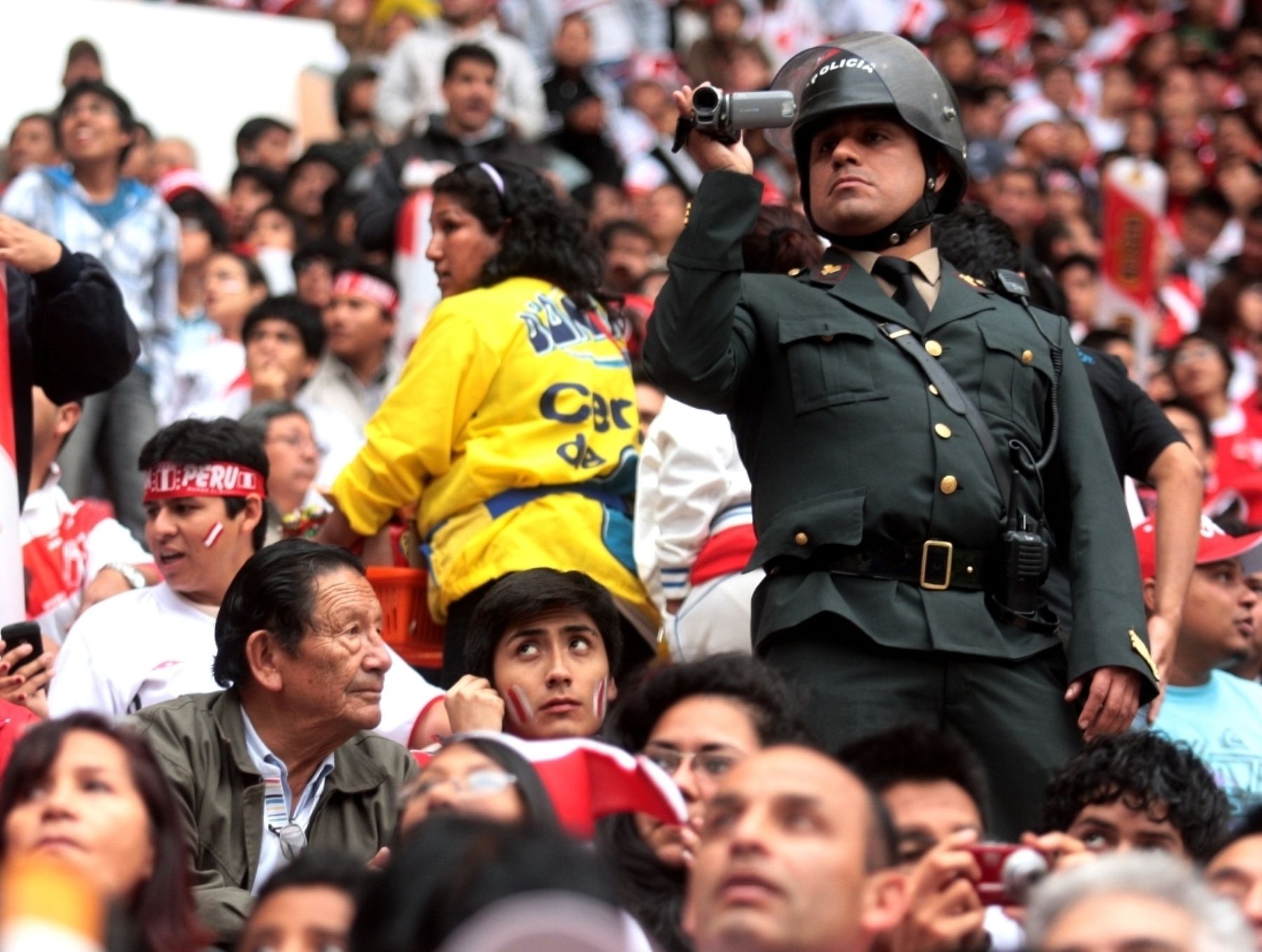 Cámaras de seguridad “precisan” rostros en tribunas en encuentro Perú-Paraguay. Foto: Andina/  Juan Carlos Guzmán