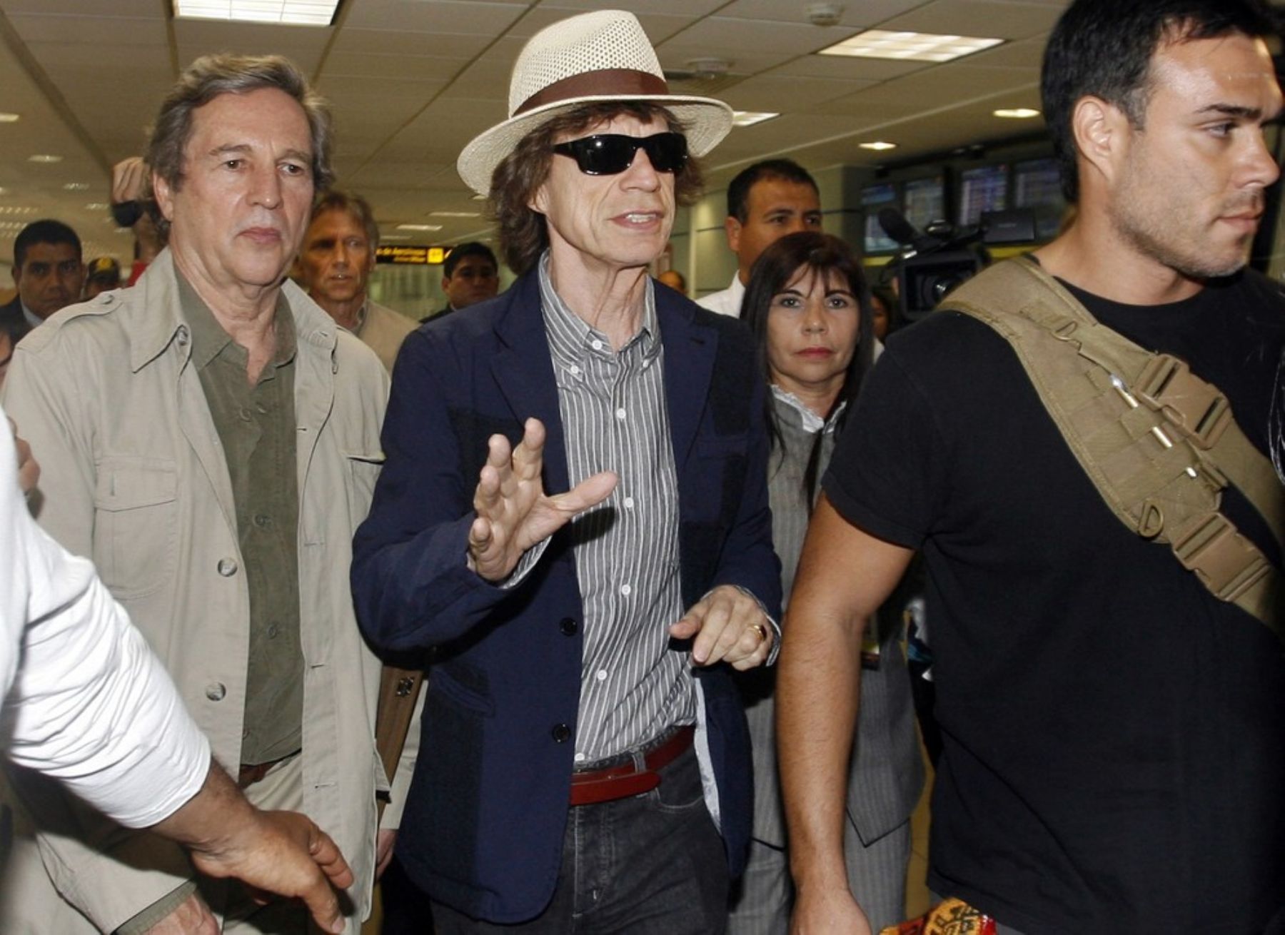 Mick Jagger a su llegada al aeropuerto Jorge Chávez. Foto: Twitter: @cuchopenaloza11