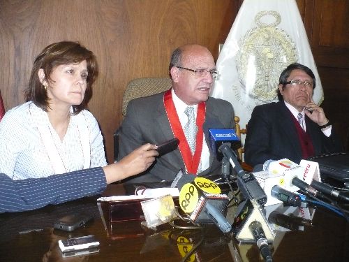 El presidente de la Junta de Fiscales de Arequipa, Jesús Fernández Alarcón, confirmó el hallazgo de un cuerpo en el cerro Bomboya, el cual podría pertenecer a Ciro Castillo Rojo. Foto: ANDINA/Rocío Méndez.