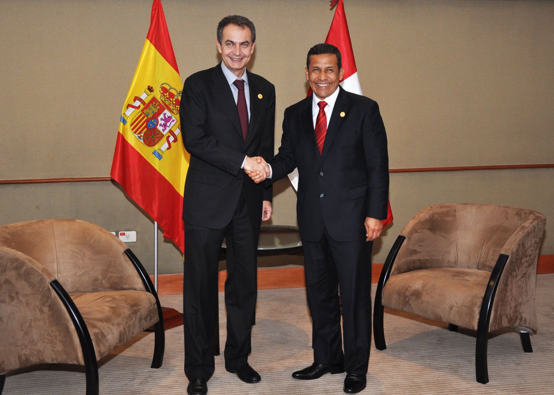 El presidente de perú, Ollanta Humala Tasso, se reúne esta noche con el jefe de gobierno de España, José Luis Rodríguez Zapatero, en el marco de la XXI Cumbre Iberoamericana, que se realiza en Paraguay.
 Foto: ANDINA/Prensa Presidencia.