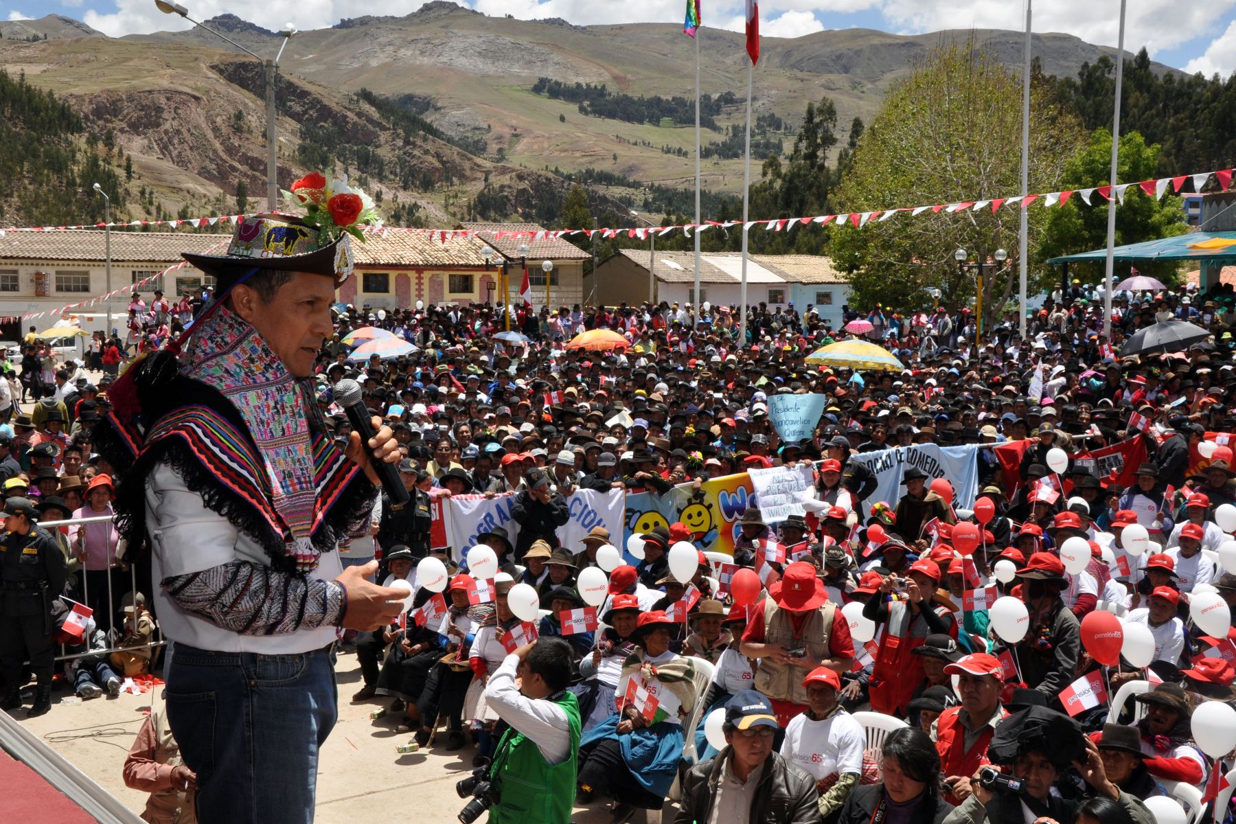 Peruvian President Ollanta Humala launches Pension 65 social program in Yauli, Huancavelica. Photo:ANDINA/Prensa Presidencia