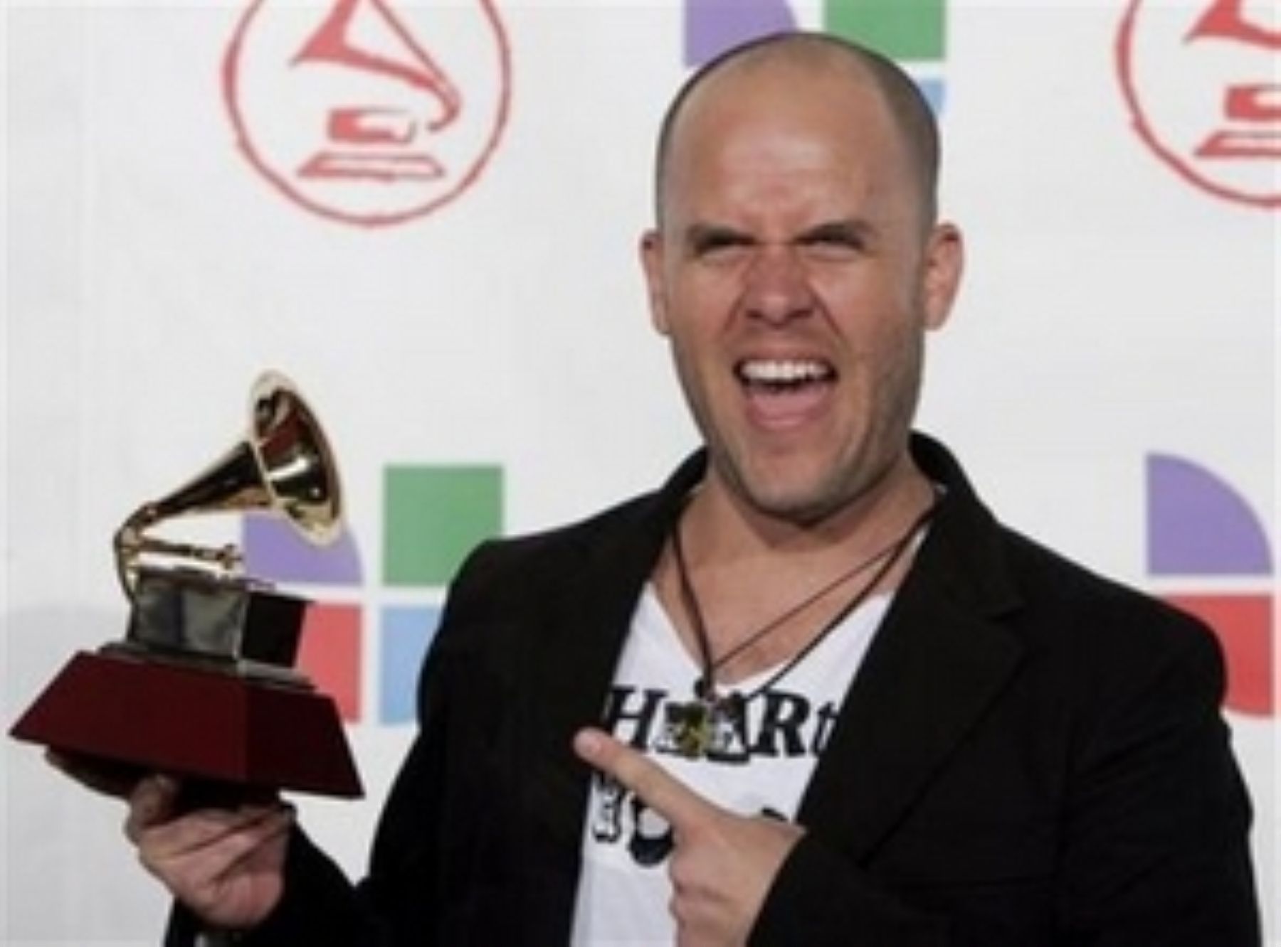 Peru s Gianmarco Wins Latin Grammy For Best Singer Songwriter Album 
