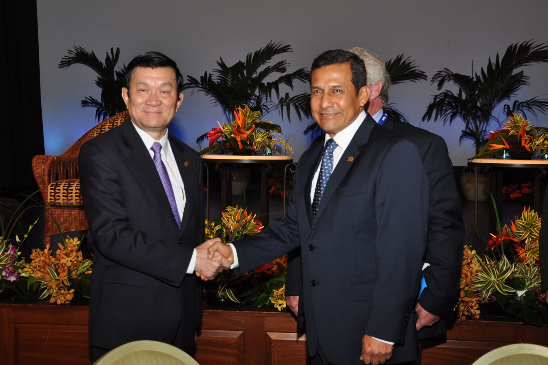El presidente de la República, Ollanta Humala Tasso, se reunió hoy con su homólogo de Vietnam, Truong Tan Sang, en el marco de la XIX Cumbre de Líderes del Foro de Cooperación Económica Asia Pacífico (APEC) que se realiza en Honolulu, Hawai.
Foto: ANDINA/ Prensa Presidencia.