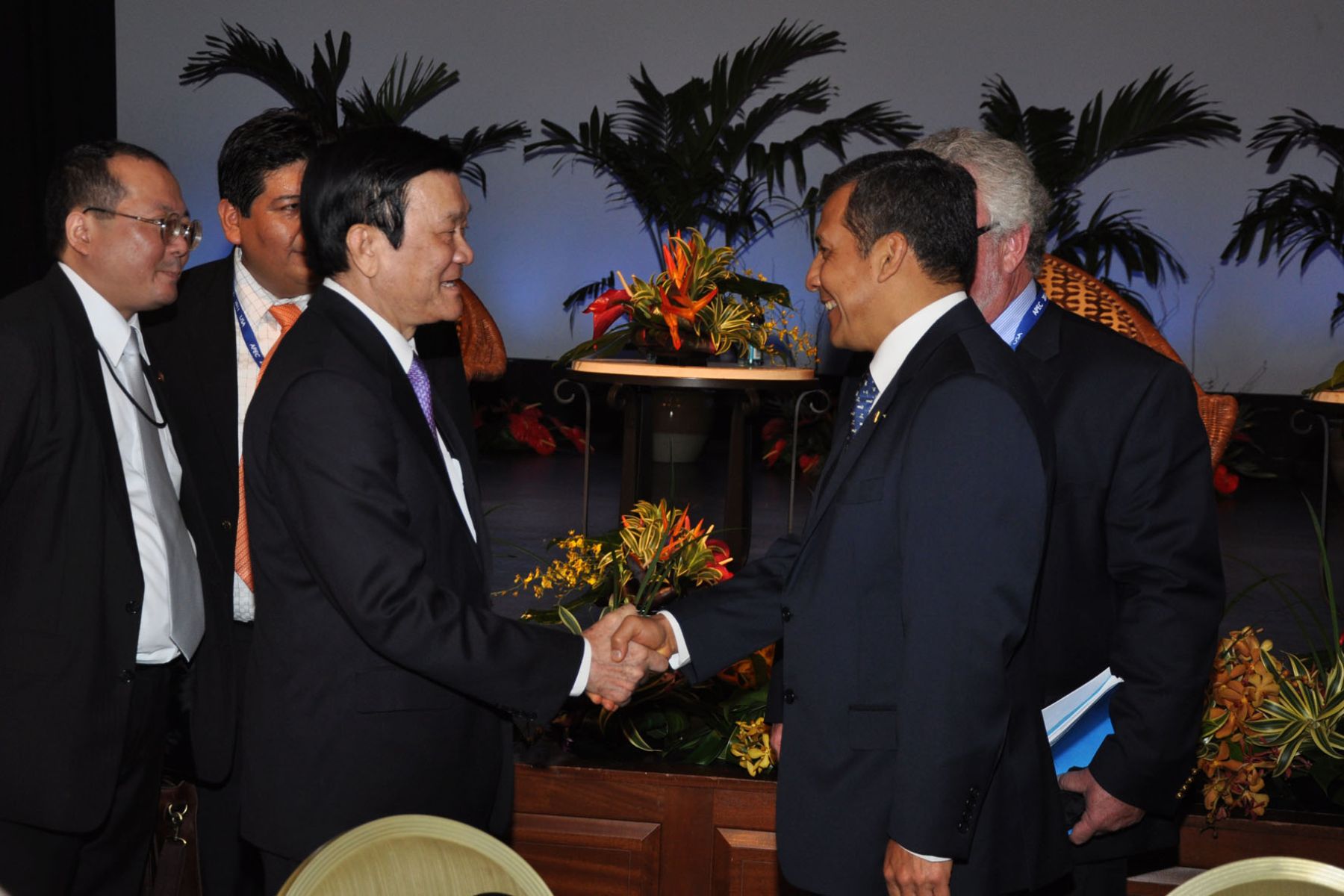 El presidente de la República, Ollanta Humala Tasso, se reunió hoy con su homólogo de Vietnam, Truong Tan Sang, en el marco de la XIX Cumbre de Líderes del Foro de Cooperación Económica Asia Pacífico (APEC) que se realiza en Honolulu, Hawai.
Foto: ANDINA/ Prensa Presidencia.