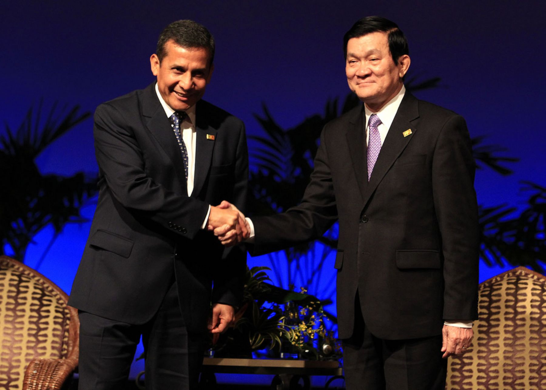 El presidente de la República, Ollanta Humala Tasso, se reunió hoy con su homólogo de Vietnam, Truong Tan Sang, en el marco de la XIX Cumbre de Líderes del Foro de Cooperación Económica Asia Pacífico (APEC) que se realiza en Honolulu, Hawai. Foto: ANDINA/ Prensa Presidencia.