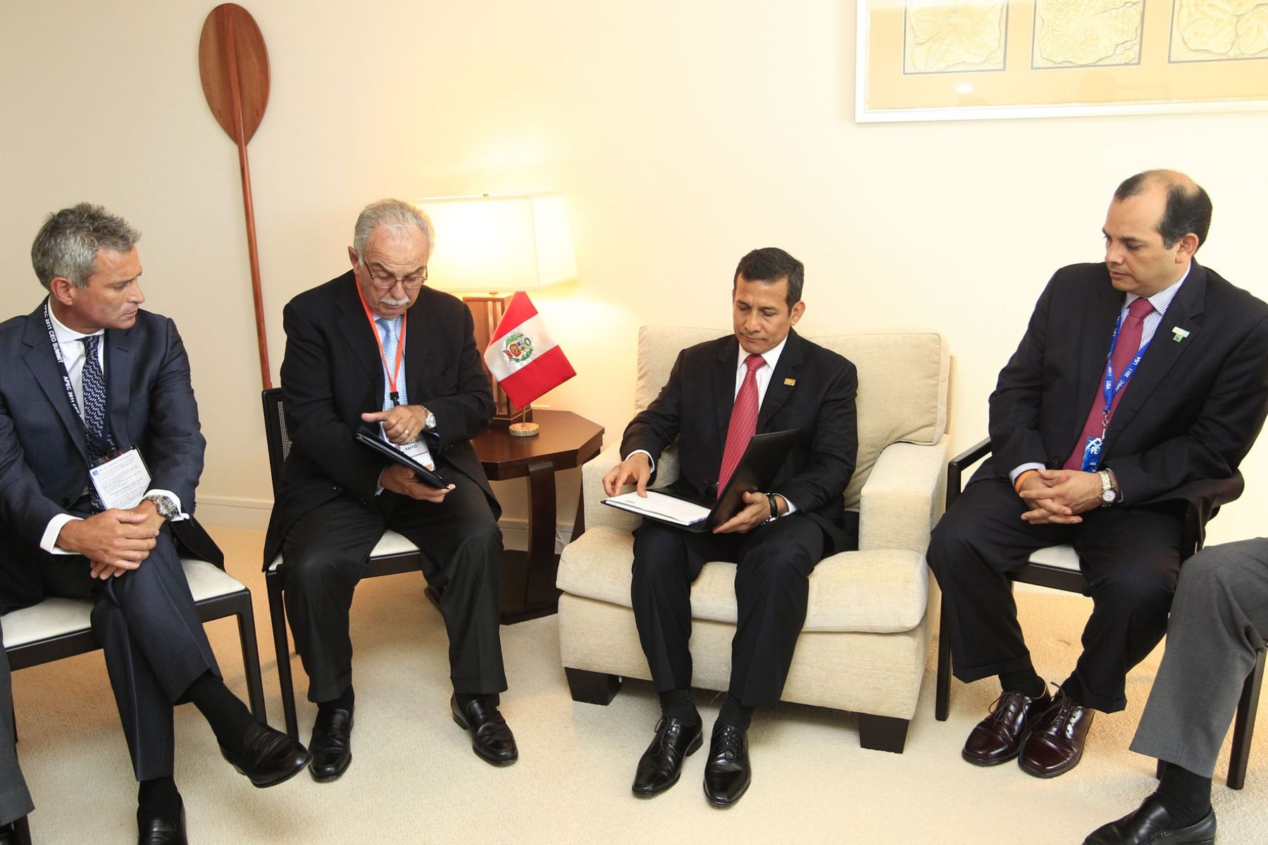 El jefe de Estado, Ollanta Humala, se reunió con los empresarios del Consejo Consultivo Empresarial (ABAC). En la cita también participó el ministro de Economía, Luis Miguel Castilla.
 Foto: ANDINA/ Prensa Presidencia.