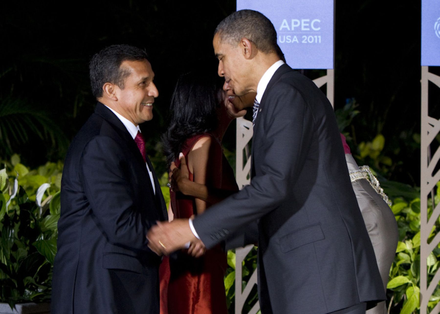 Presidente de la República, Ollanta Humala,  saluda a su homólogo Estadounidense,  Barack Obama, a su llegada  a la cena ofrecida  a los Lideres de APEC el día de ayer.
 Foto: ANDINA/Prensa Presidencia.
