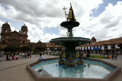 Monumento al inca instalado en la plaza de Armas de Cusco. Foto: ANDINA/Percy Hurtado.