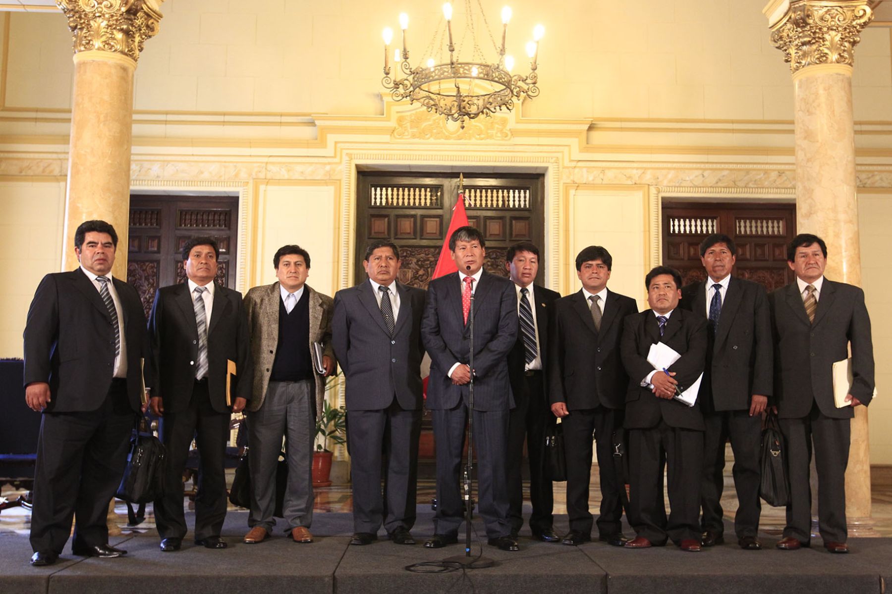 Autoridades de Ayacucho en Palacio de Gobierno. Foto: ANDINA/Prensa Presidencia.