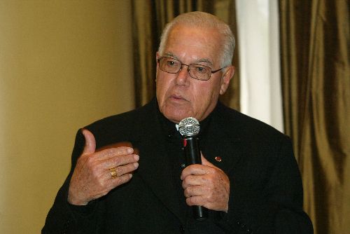 La Diócesis de Chimbote informó que hoy a las 16:00 horas llegan a Chimbote los restos del obispo emérito de Chimbote, monseñor Luis Bambarén Gastelumendi, para ser sepultados en la cripta de la catedral Nuestra Señora del Carmen y San Pedro Apóstol, como fue su voluntad. Foto: ANDINA/archivo.