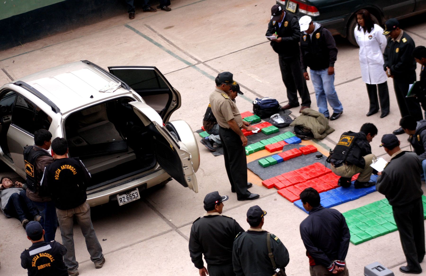 Agentes de la División Antidrogas (Divandro) decomisaron 155 kilos con 200 gramos de pasta básica de cocaína en Cusco. Foto: ANDINA/Percy Hurtado.