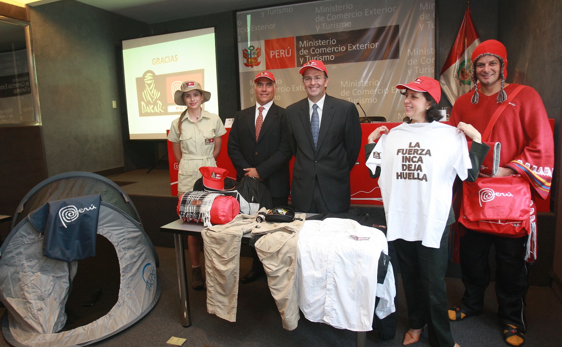 Conferncia de prensa del ministro de Comercio Exterior y Turismo, José  Luis Silva y el presidente del Instituto Peruano del Deporte, Francisco Boza, para dar a conocer las acciones de promoción durante el Rally Dakar 2012. 
Foto: ANDINA/Norman Córdova