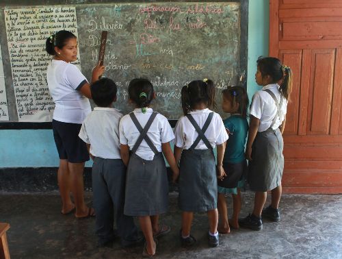 Viceministra de Gestión Pedagógica del Ministerio de Educación, Susana Helfer, plantea trabajo conjunto por la educación rural.