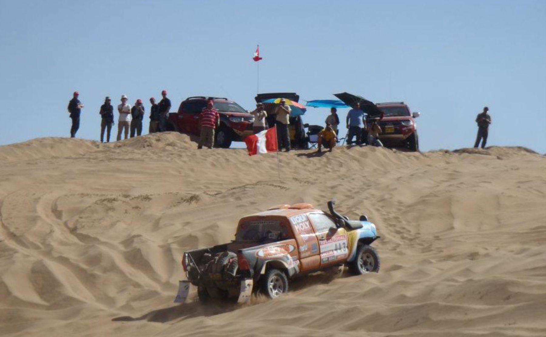 La dupla del team Duro4x4 conformada por Diego Weber y Alonso Carrillo,  en busca de mejorar su posición en el Rally Dakar. Foto: ANDINA/Duropres