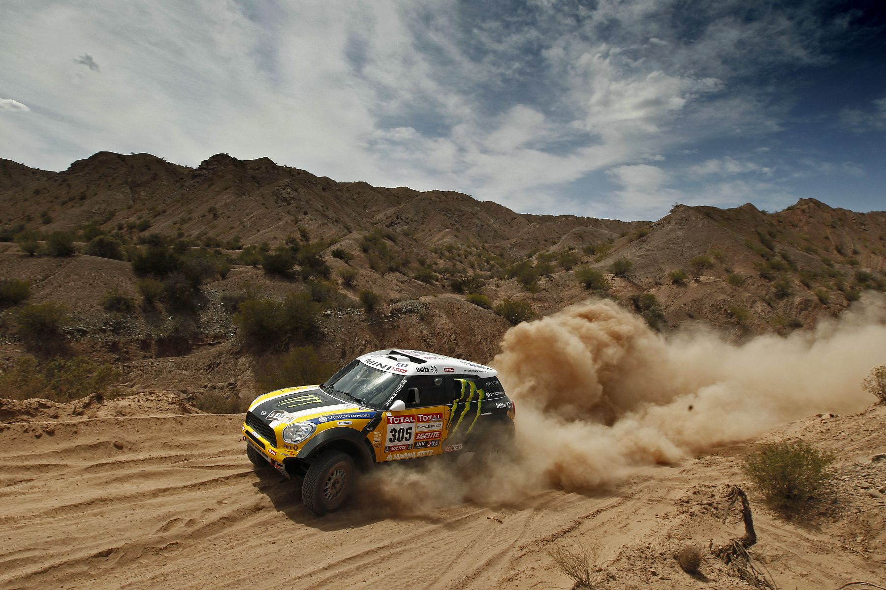 Auto de Roma y Perín recorriendo Iquique-Arica. Foto: Portal oficial del Rally Dakar 2012.
 Foto: ANDINA/DPPI/Francois Flamand.