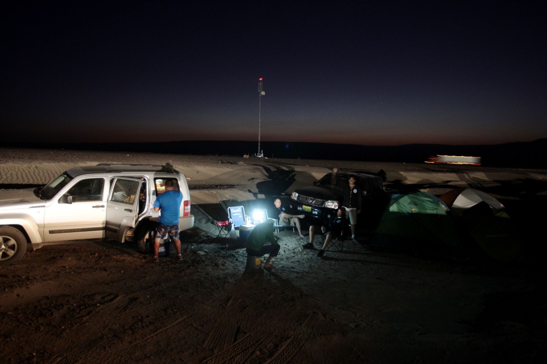 Aficionados se dan cita en Nasca para observar el paso de los competidores del Dakar a su paso x nuestro país. Foto: ANDINA/Juan Carlos Guzmán Negrini