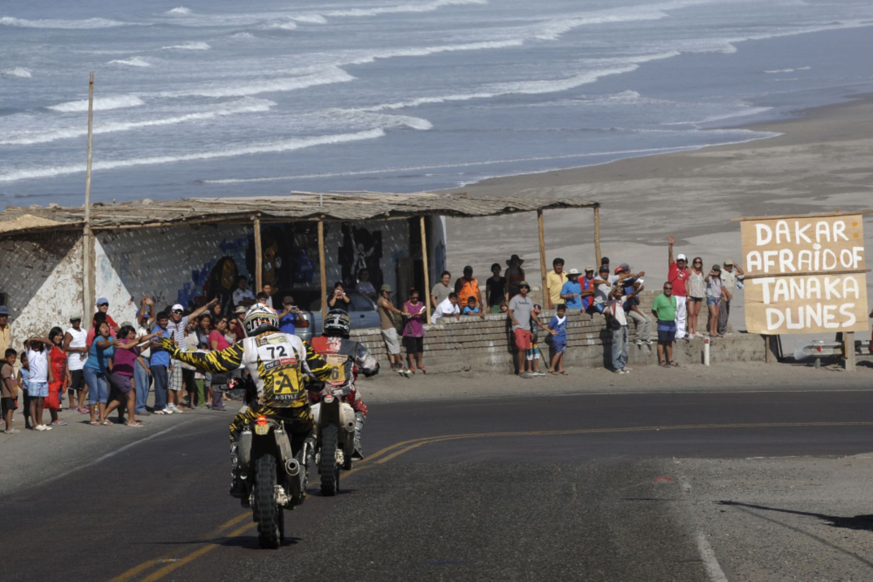 Piloto francés Serge Gounon a su paso por la plaza Tanaka en Nazca. Foto:DPPI/Eric Vargiolu