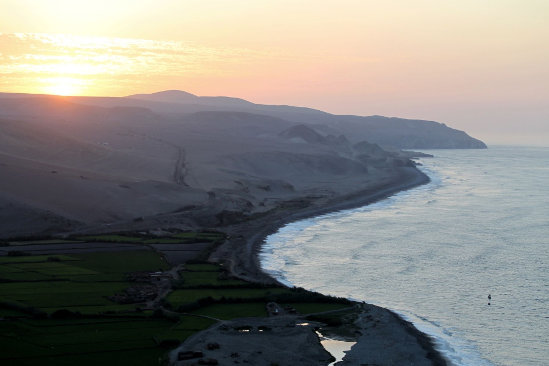 Paisaje de la costa de Nasca donde se desarrolló el Rally Dakar en día de hoy. Foto: Aso/maindru