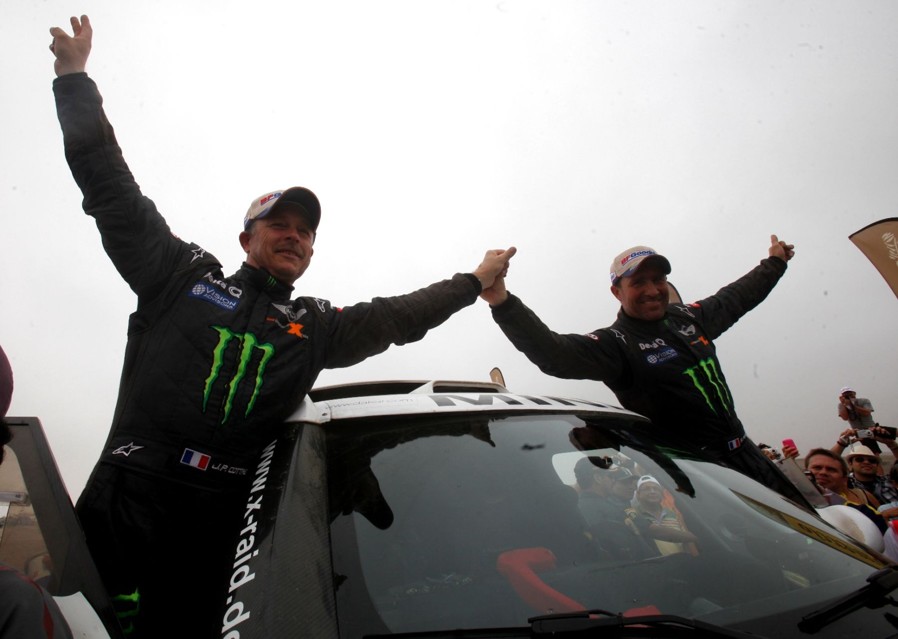 Campeón del Dakar 2012 en categoría autos, Stephane Peterhansel, llega a la meta en la playa Sarapampa, distrito de Asia, Lima.  Foto: ANDINA/Juan Carlos Guzmán Negrini.