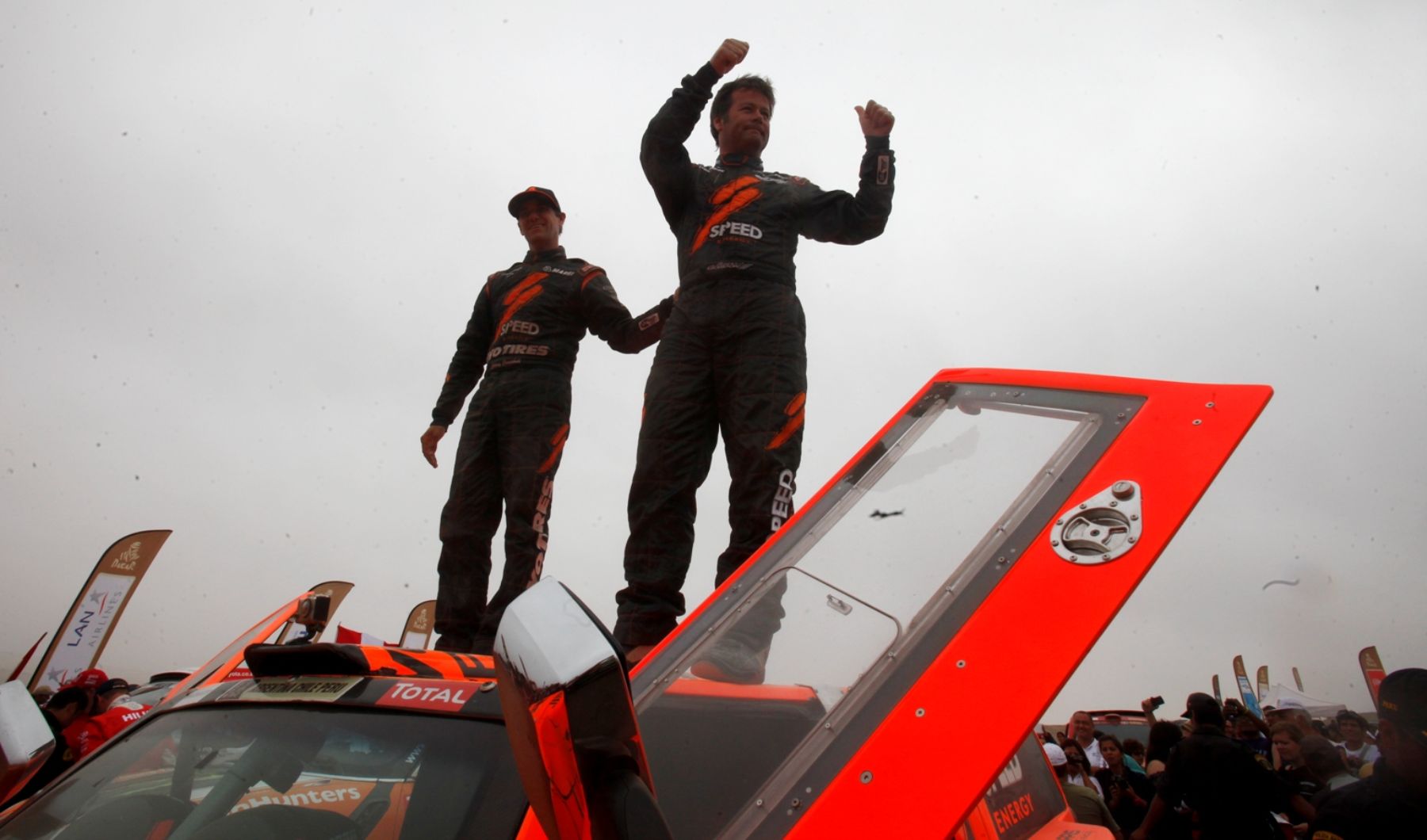 Robby Gordon, llega a la meta en la playa Sarapampa, distrito de Asia, Lima.  Foto: ANDINA/Juan Carlos Guzmán Negrini.