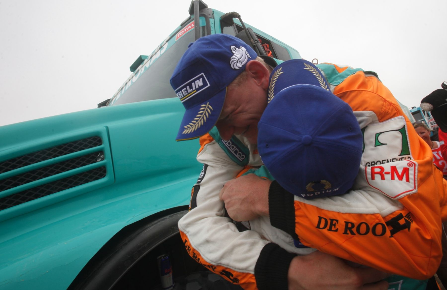 Campeón del Dakar 2012 en categoría camiones, Gerard de Rooy, llega a la meta en la playa Sarapampa, distrito de Asia, Lima.  Foto: ANDINA/Juan Carlos Guzmán Negrini.