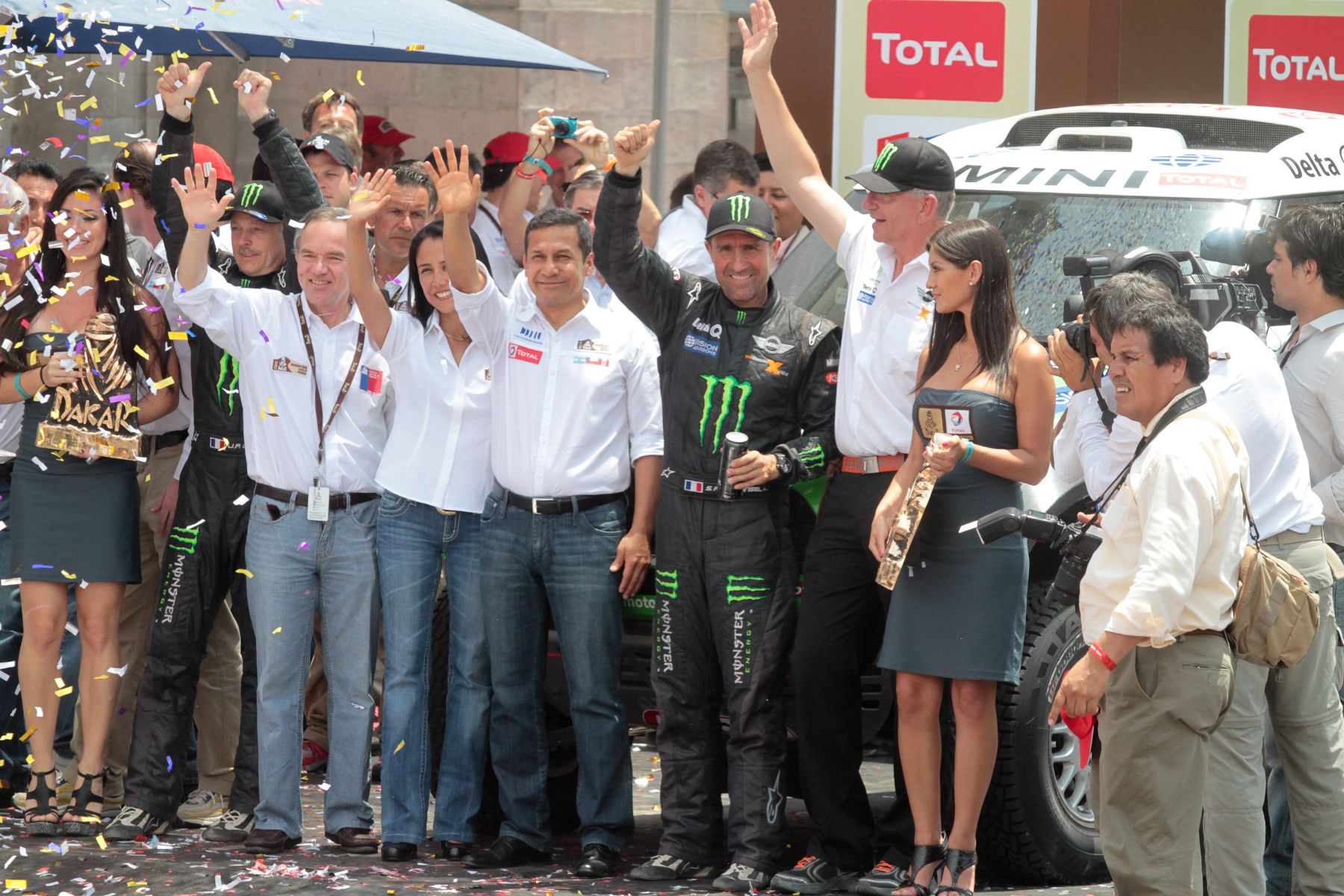 Presidente Ollanta Humala da la bienvenida a ganador del Dakar 2012 en categoría autos, Stephane Peterhansel. Foto: ANDINA/Piero Vargas.
