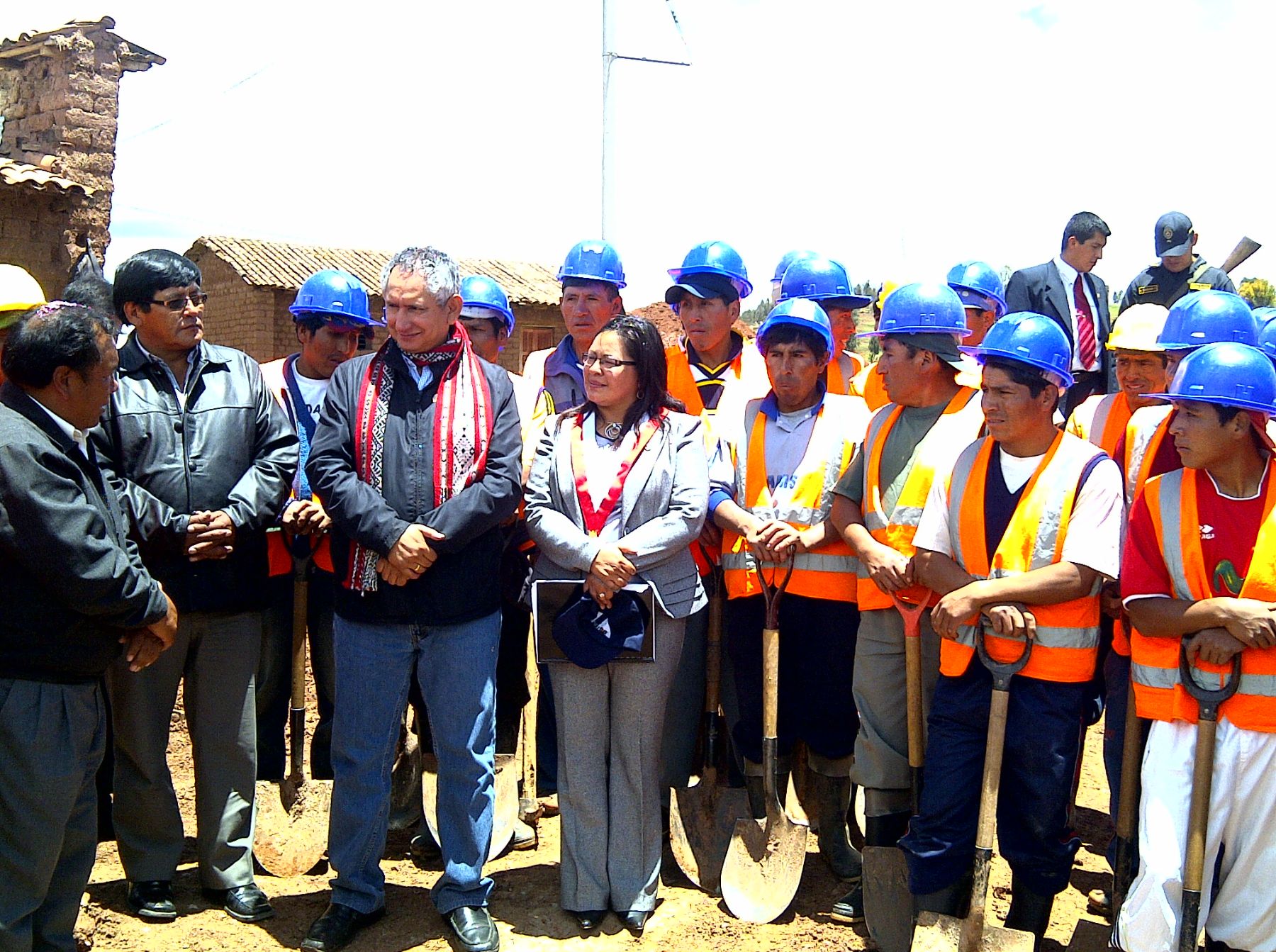 Ministro de Vivienda, Construcción y Saneamiento, René Cornejo, cumplió nutrida agenda de trabajo en Cusco. Foto: MVCS.