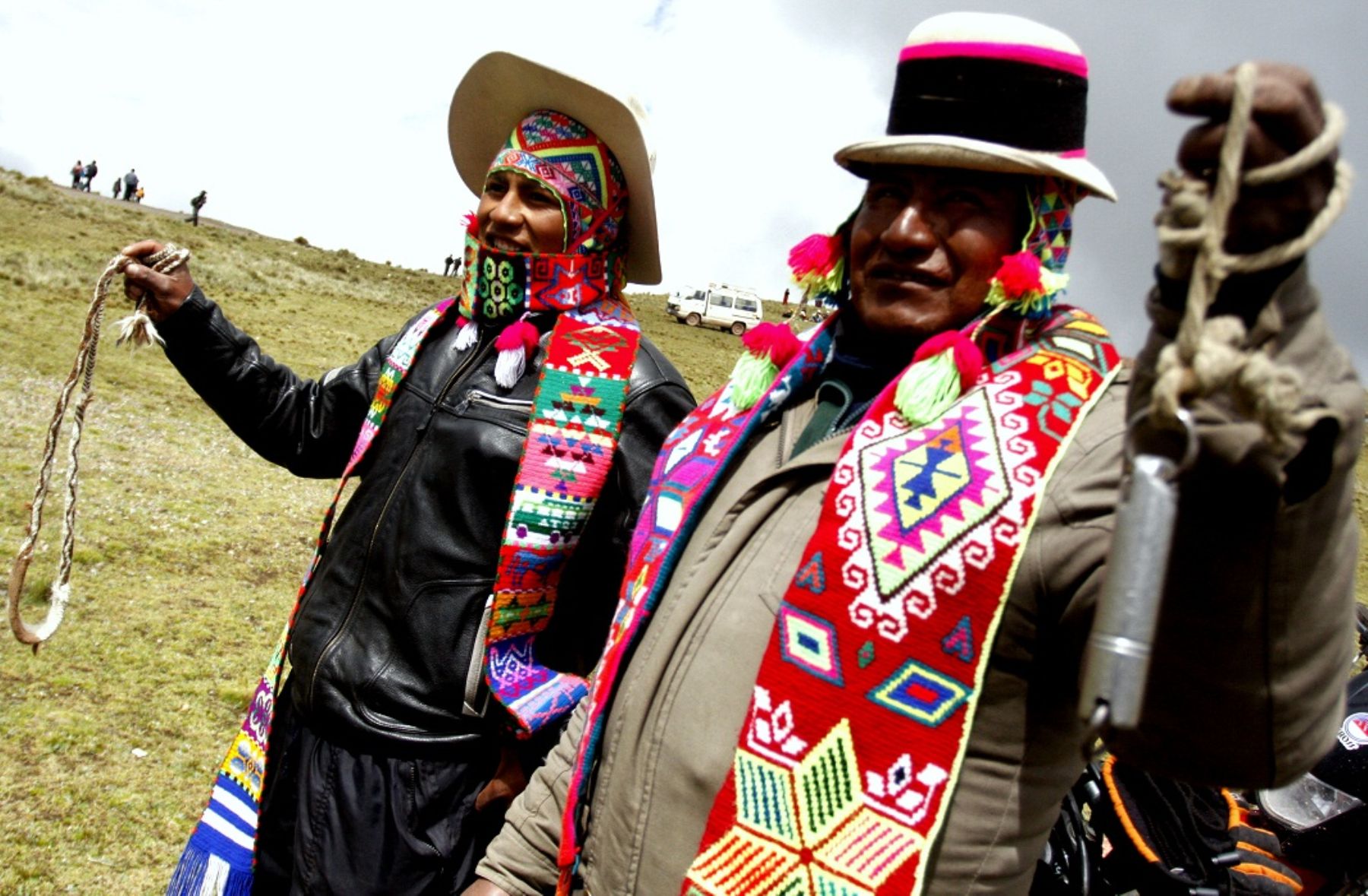 Javier Condori Sencia (47) y su hijo Bendezú Condori Usca (21) participarán, una vez más, en el chiriaje que se libra en el paraje del mismo nombre en la provincia cusqueña de Canas. Foto: ANDINA/Percy Hurtado.