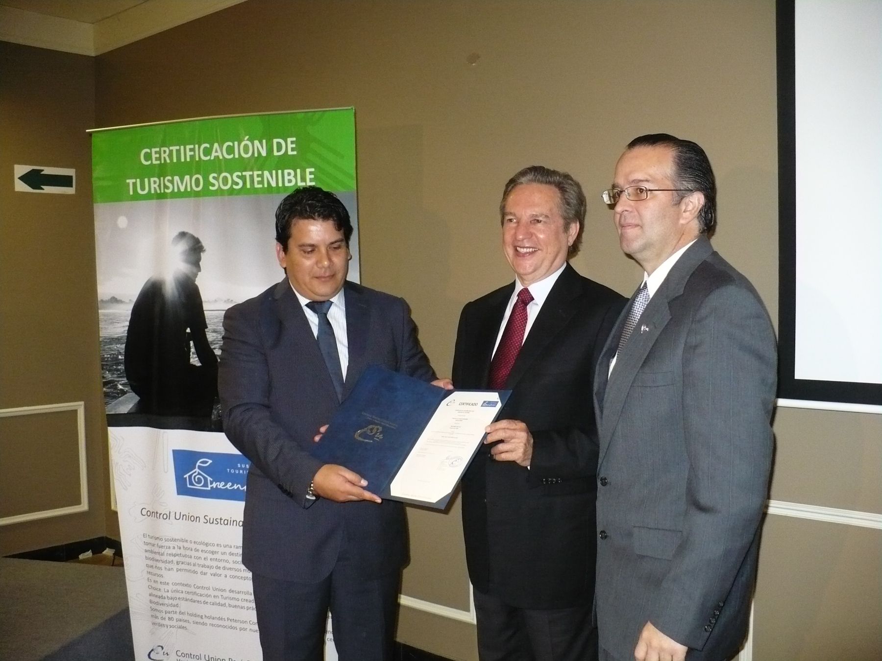 Presidente grupo Inkaterra, José Koechlin, y ministro de Comercio Exterior y Turismo, José Luis Silva.