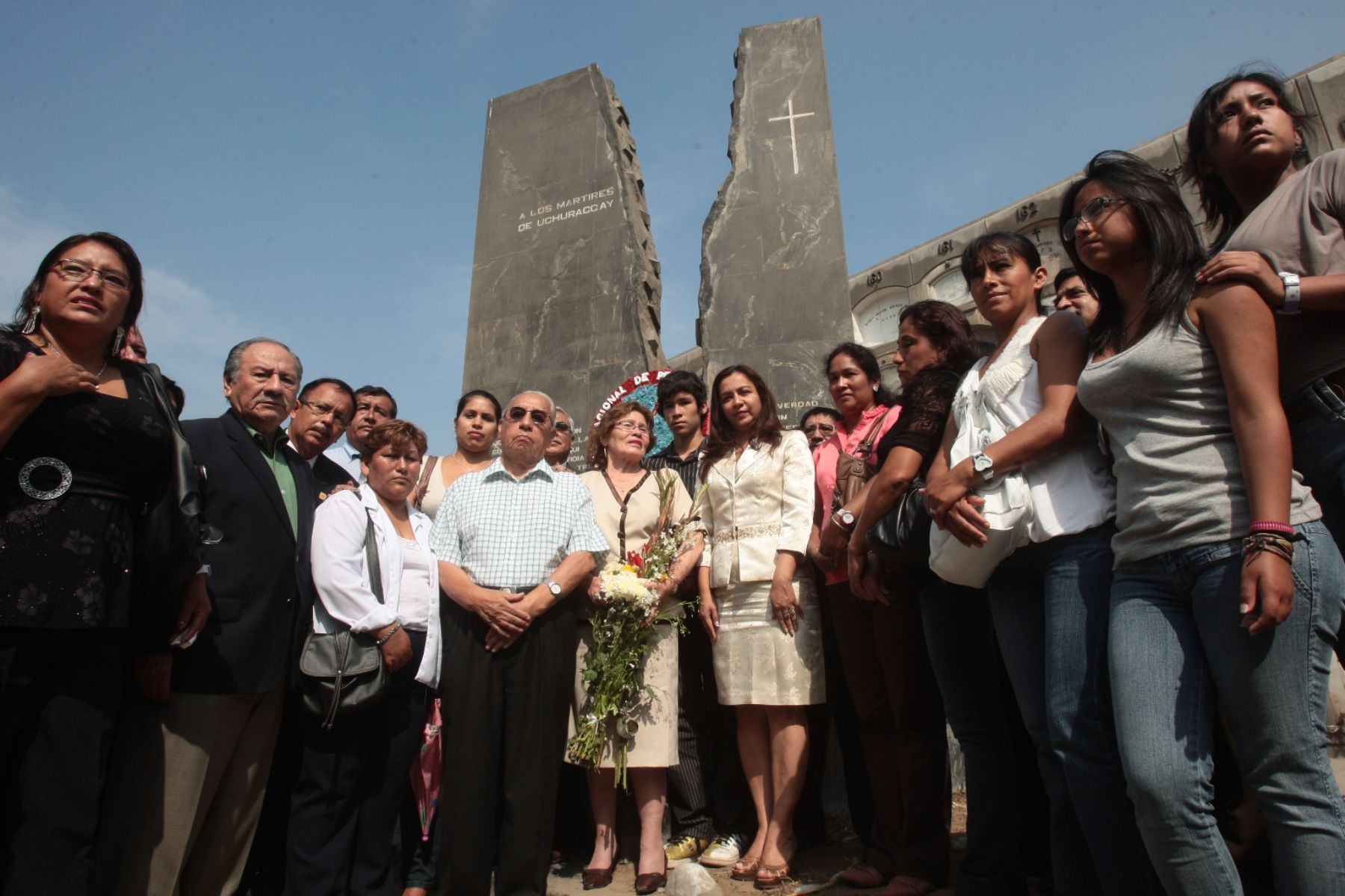 La vicepresidenta de la República, Marisol Espinoza, encabezó la ceremonia de homenaje a los Mártires de Uchuracay en el 29 aniversario de su muerte. Foto: ANDINA/Juan Carlos Guzmán Negrini.
