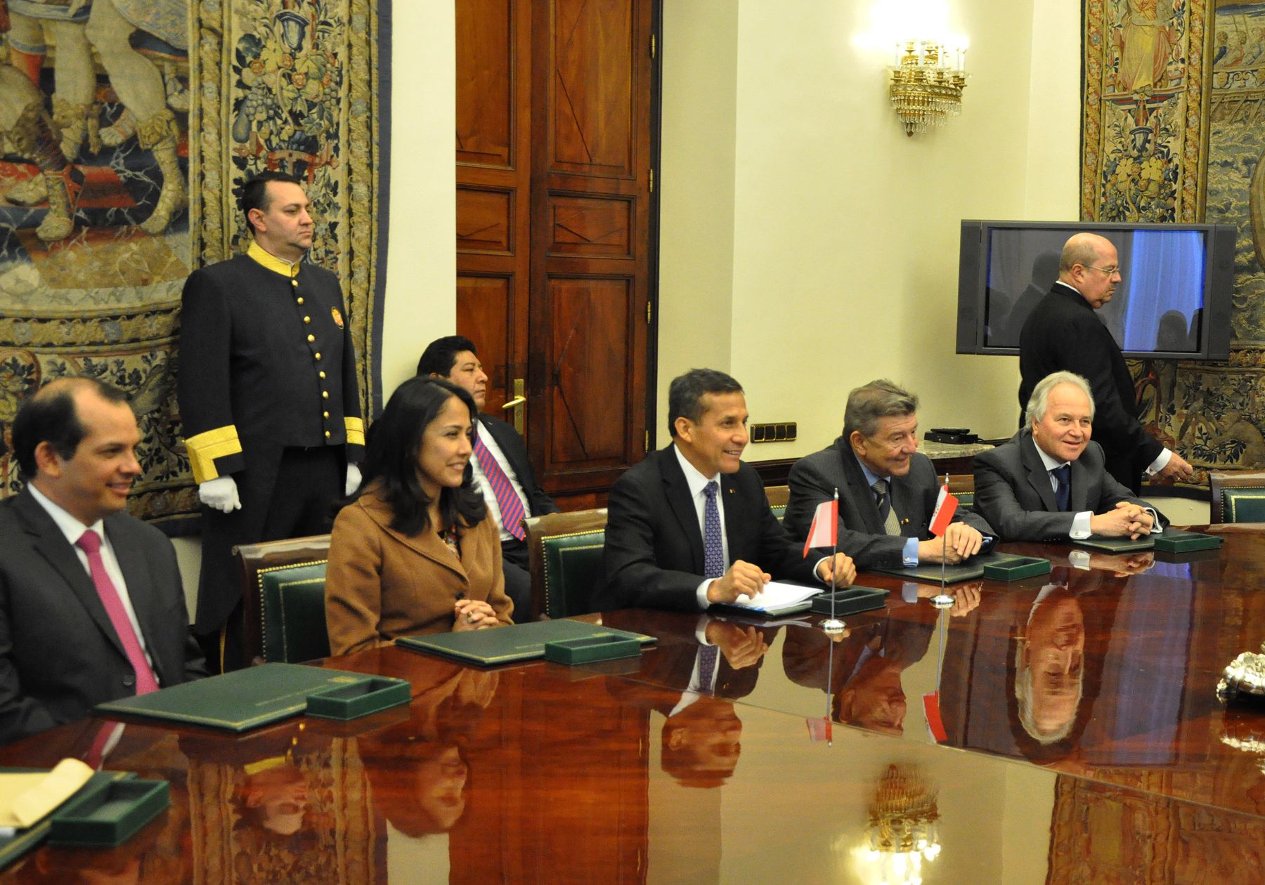 El jefe de Estado, Ollanta Humala visitó las Cortes Generales del Reino de España y se reunió con los miembros de la Mesa del Congreso de Diputados de España. Foto: ANDINA/Prensa Presidencia